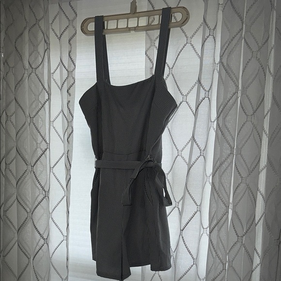 Black Sleeveless Sheath Mini Romper - Picture 1 of 3
